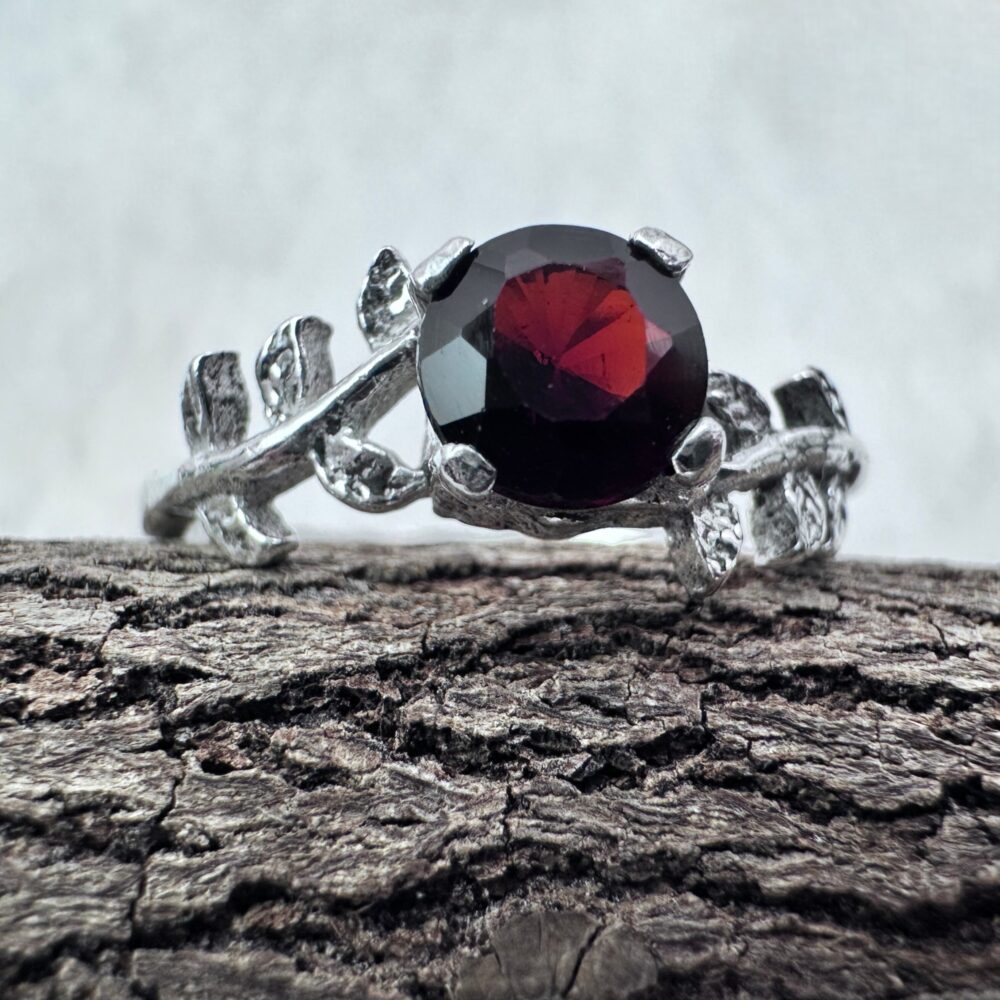 Leaf Band Gemstone Ring